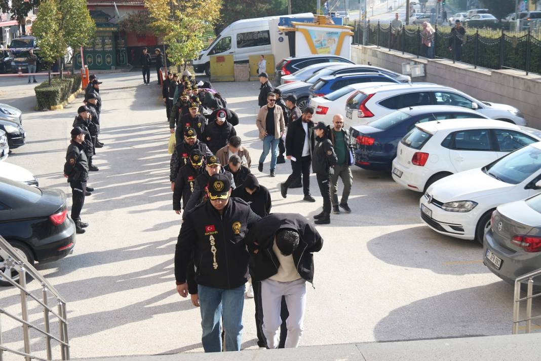 Büyük fuhuş operasyonu: 18 kişi tutuklandı! 1